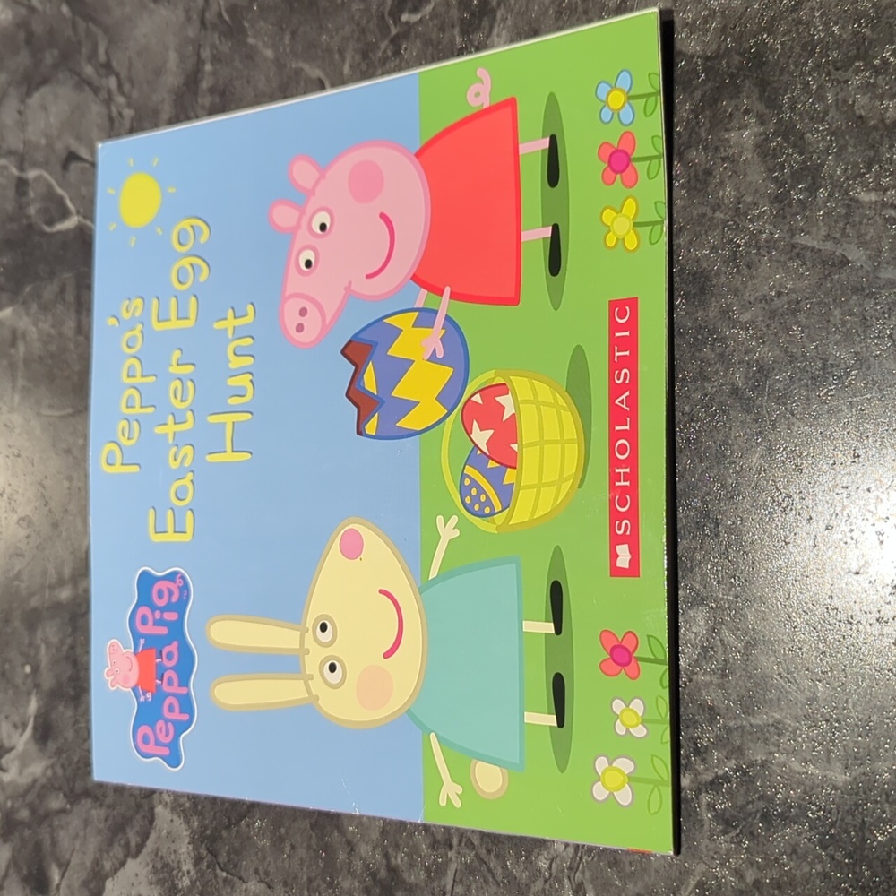 ⭐️ 5/ $25 Peppa pig Easter egg hunt book